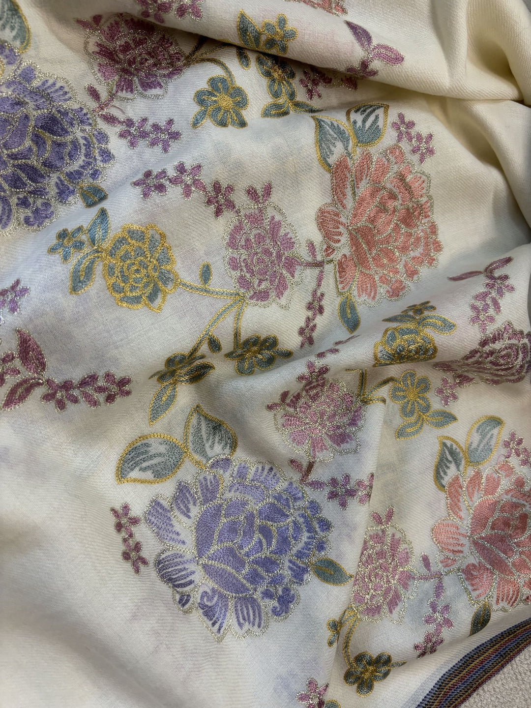 WHITE FLORAL ZARI BORDER 100% FINE WOOL STOLE - 217