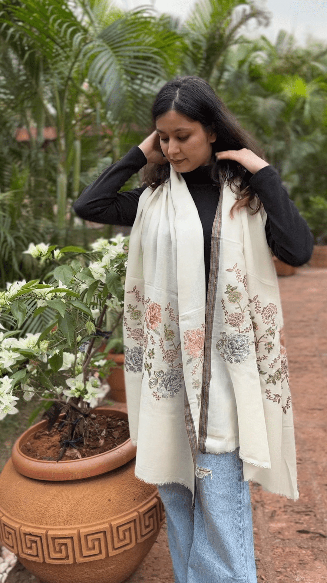 WHITE FLORAL ZARI BORDER 100% FINE WOOL STOLE - 217