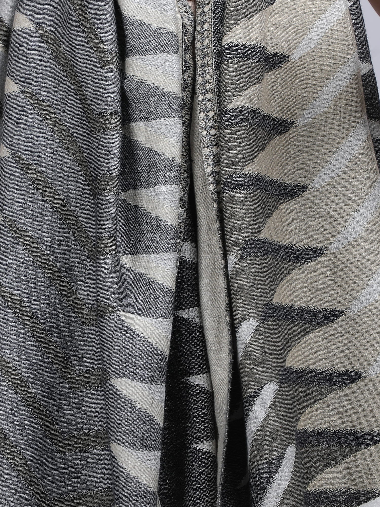 Plain Ikat Weave 100% Fine Wool Stole (Reversible) Stole - Ivory & Grey- 373