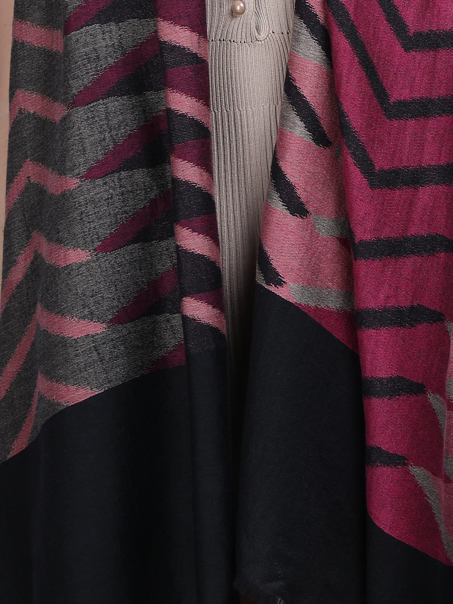 Plain Ikat Weave 100% Fine Wool Stole (Reversible)  Stole - Black & Pink- 376