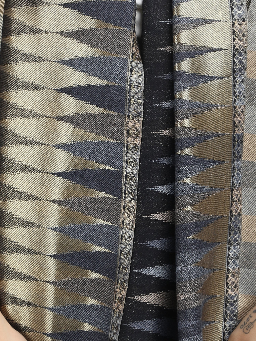 Black Zari Leheriya 100% Fine Wool Stole - Reversible- 369