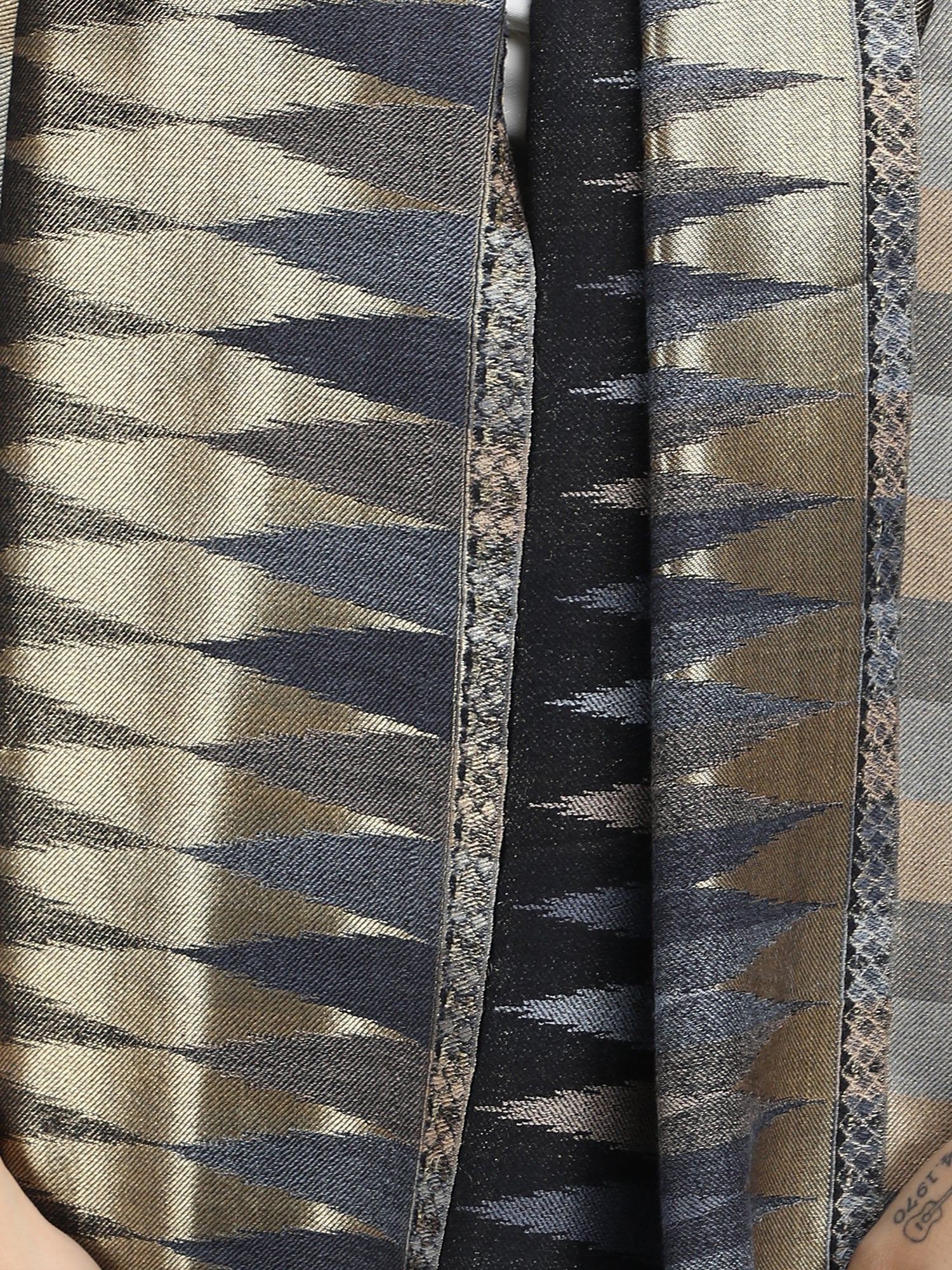 Black Zari Leheriya 100% Fine Wool Stole - Reversible- 369